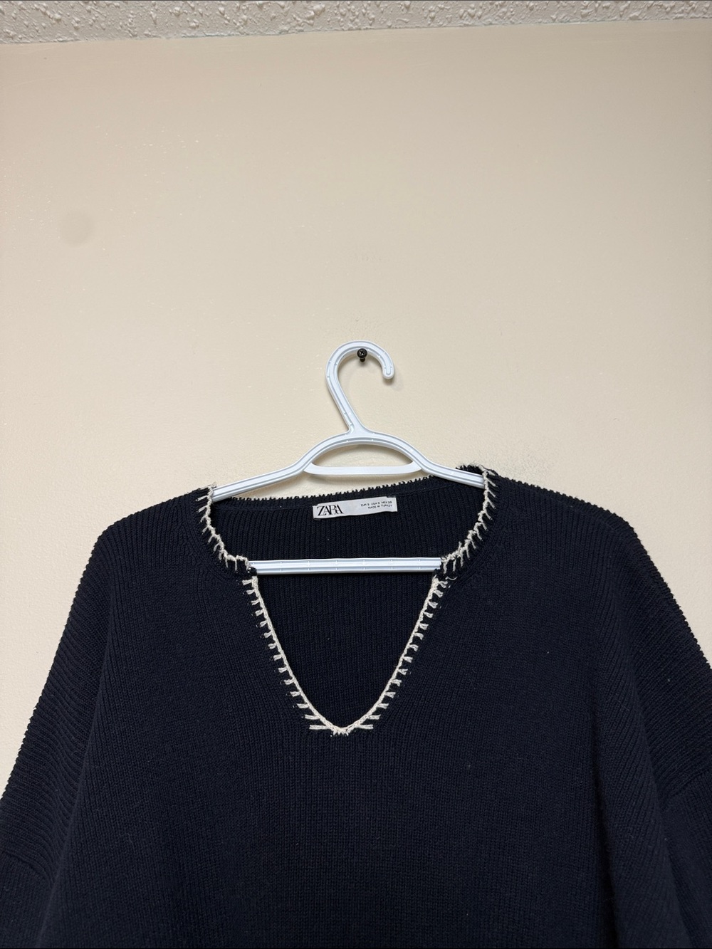 Zara Black V-Neck oversized thick Sweater with White Contrast Stitching size s - Picture 3 of 7